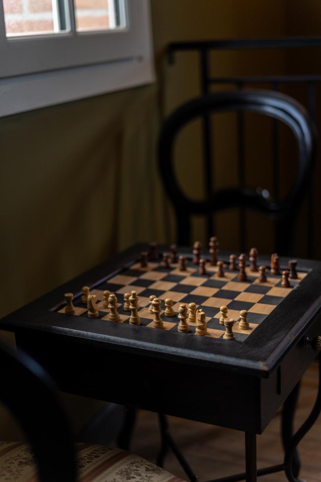 Castel Bois Marie, Maison D'Hotes モントーバン エクステリア 写真 A chess set
