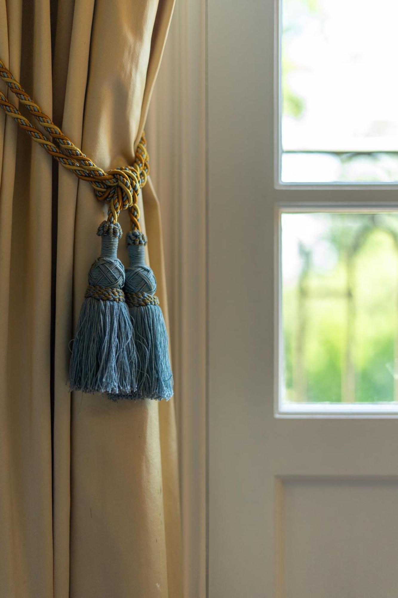 Castel Bois Marie, Maison D'Hotes モントーバン エクステリア 写真 A curtain tieback