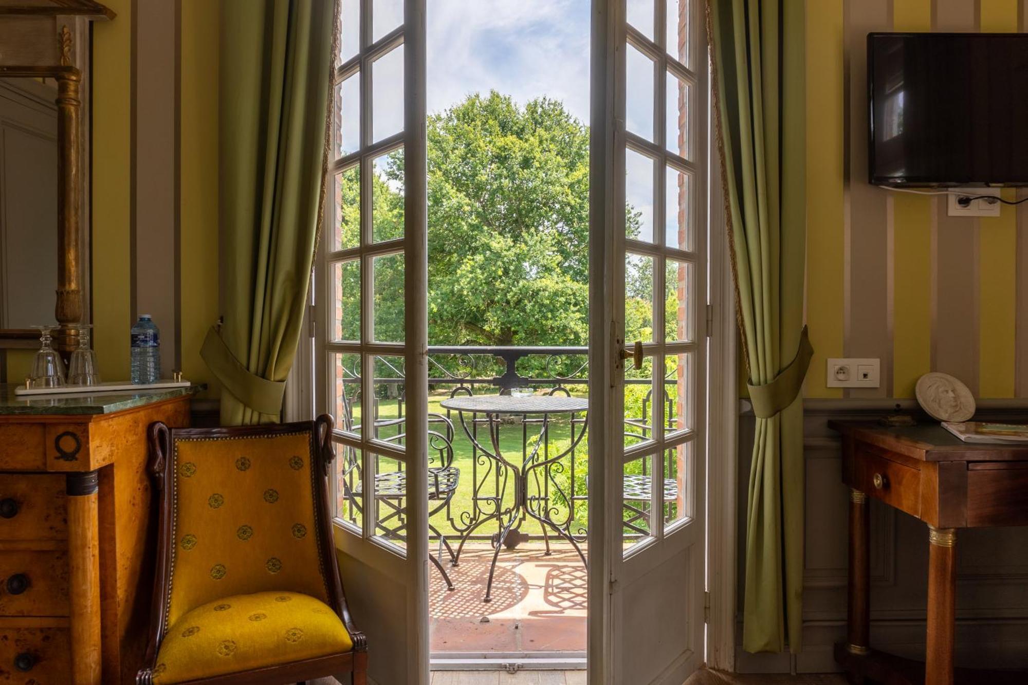 Castel Bois Marie, Maison D'Hotes モントーバン エクステリア 写真 A room at the hotel