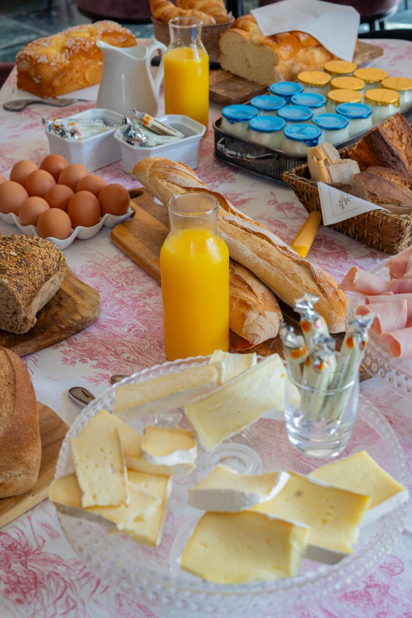 Castel Bois Marie, Maison D'Hotes モントーバン エクステリア 写真 A bottle of orange juice