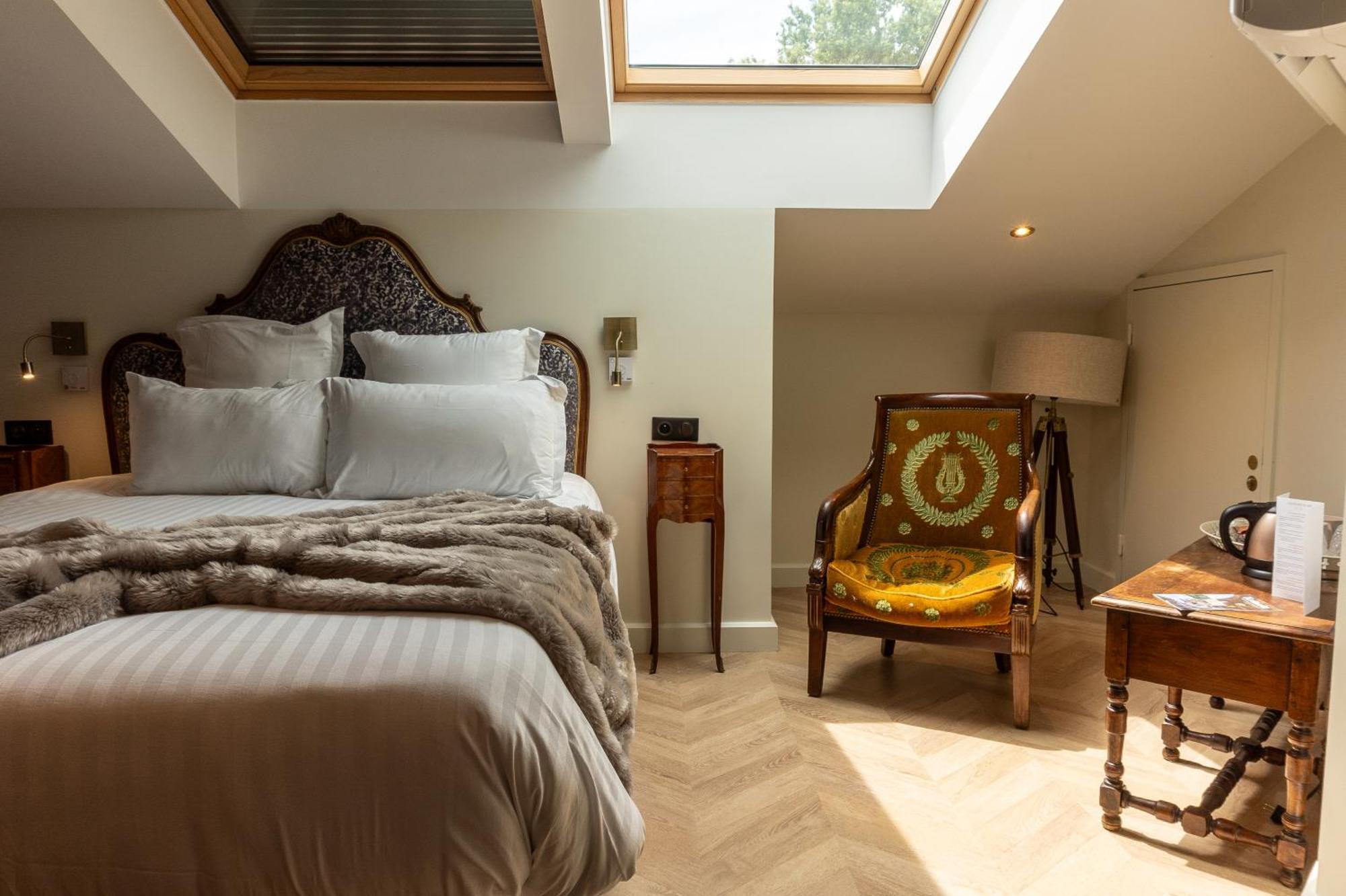 Castel Bois Marie, Maison D'Hotes モントーバン エクステリア 写真 A bedroom at The Old Bank Hotel