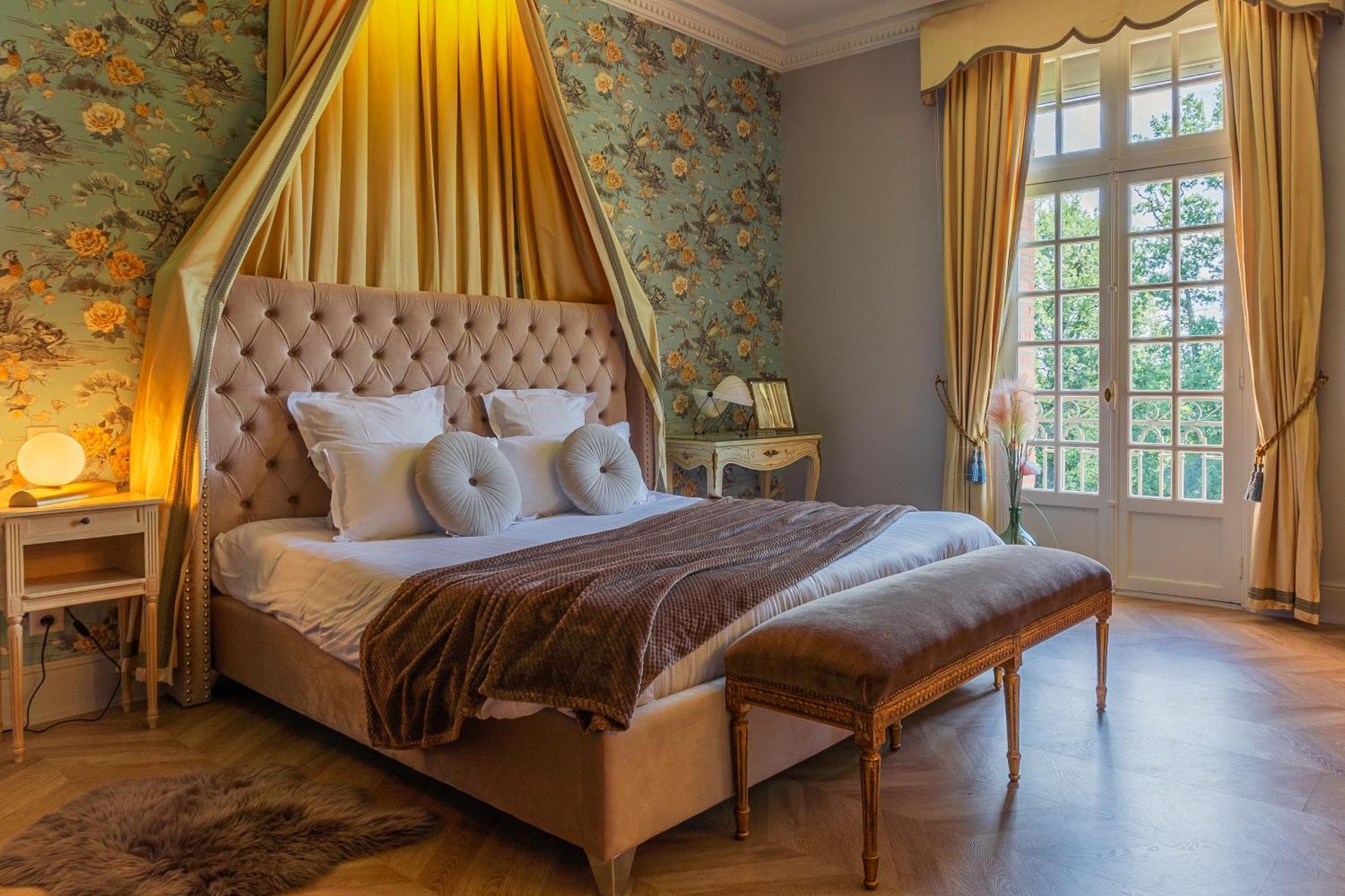 Castel Bois Marie, Maison D'Hotes モントーバン エクステリア 写真 A bedroom at the Château de launay