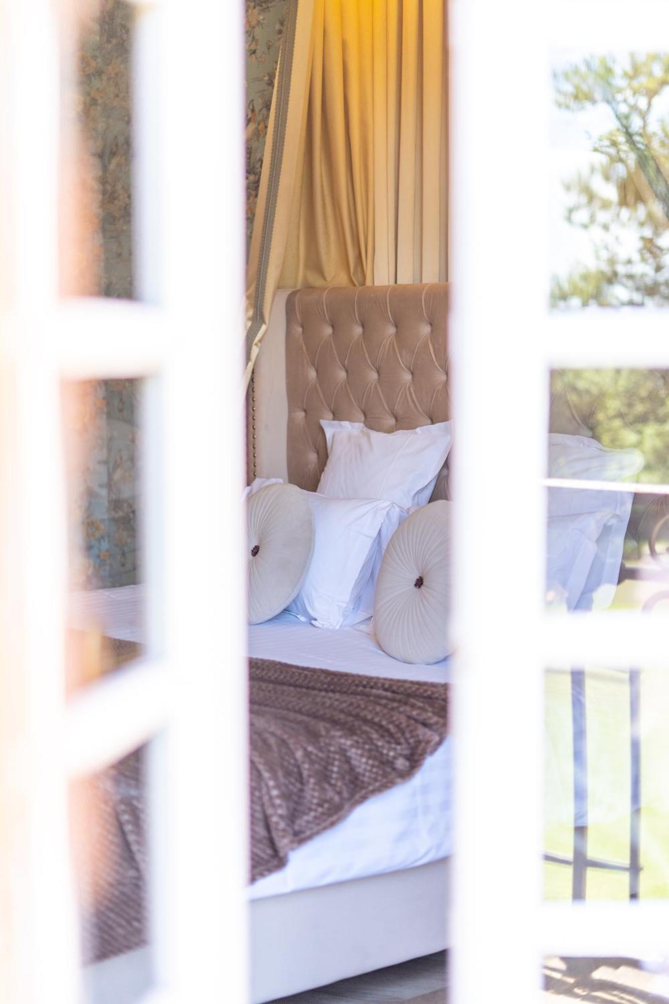 Castel Bois Marie, Maison D'Hotes モントーバン エクステリア 写真 A bed