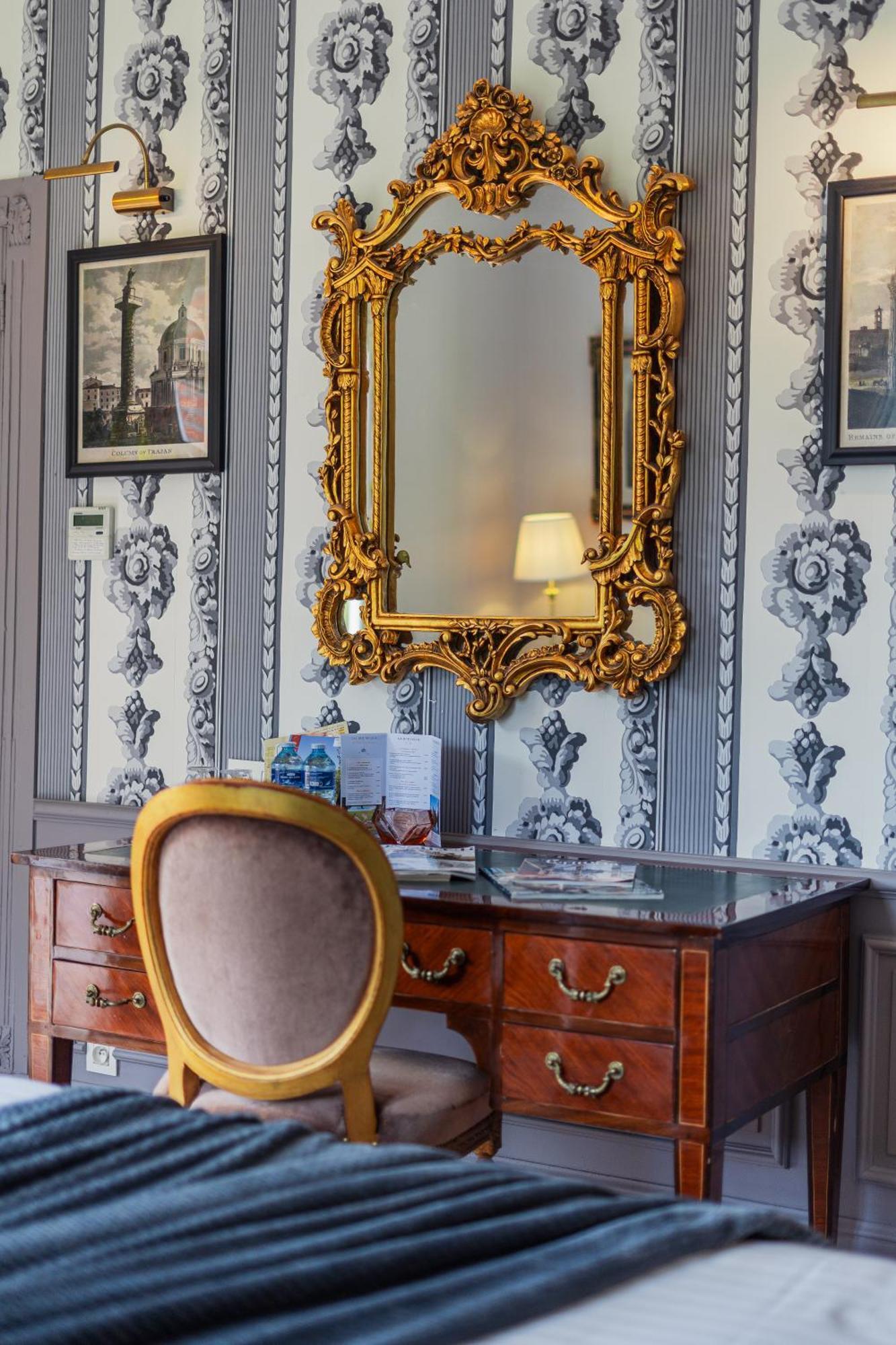 Castel Bois Marie, Maison D'Hotes モントーバン エクステリア 写真 A dressing table