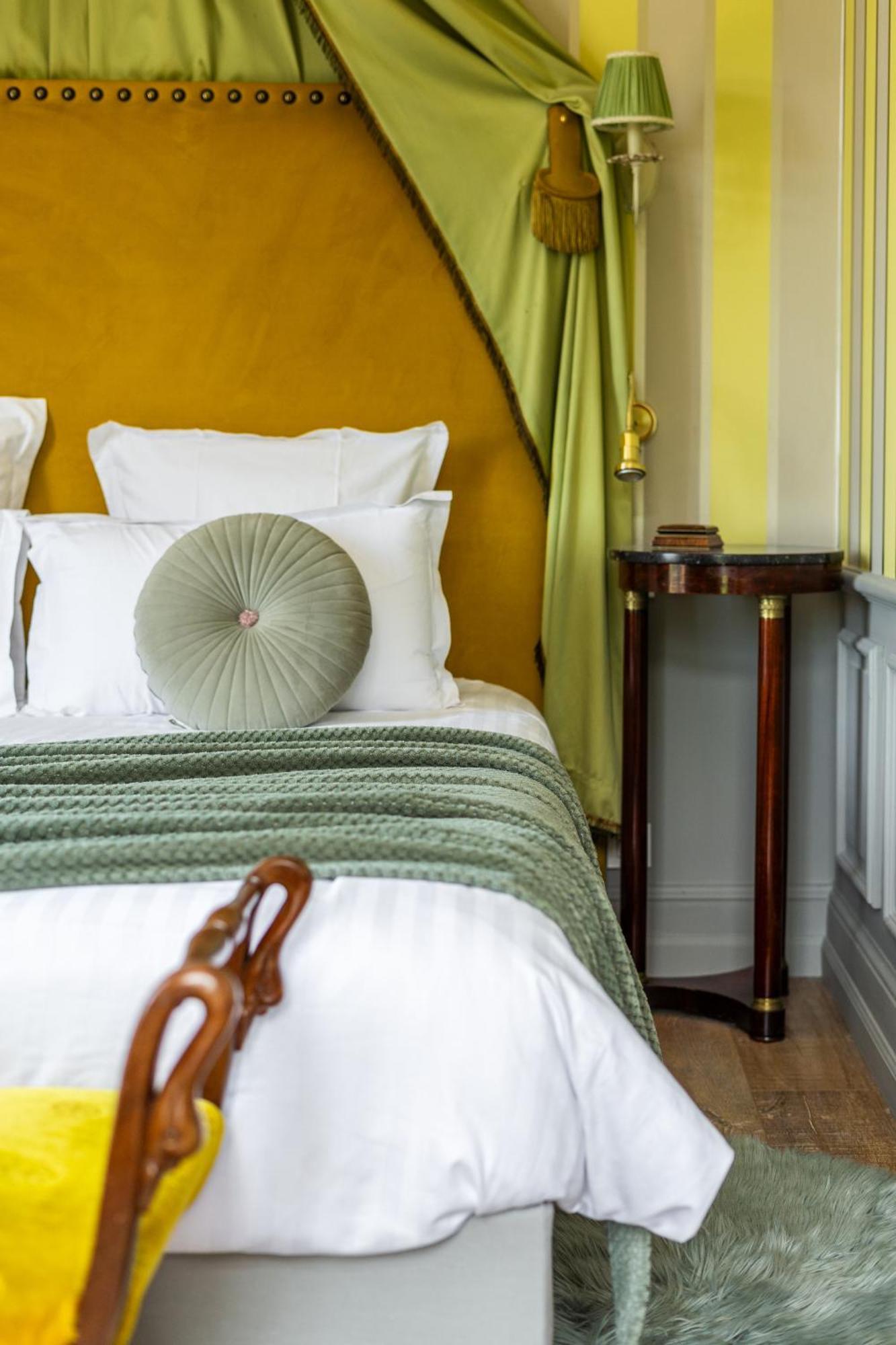 Castel Bois Marie, Maison D'Hotes モントーバン エクステリア 写真 A round cushion