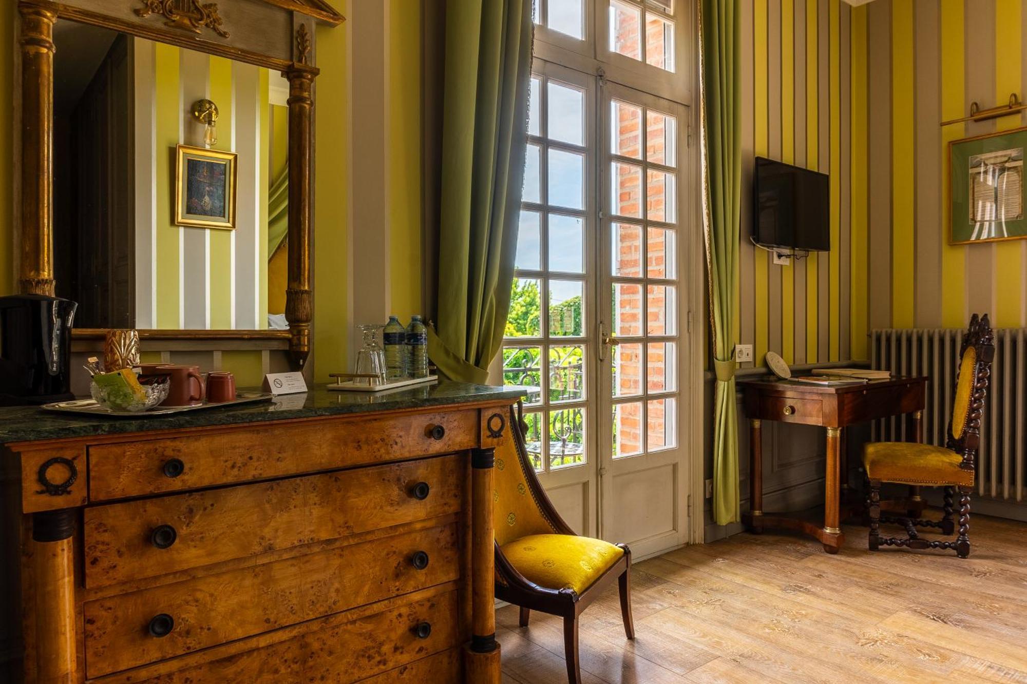 Castel Bois Marie, Maison D'Hotes モントーバン エクステリア 写真 A room at the hotel