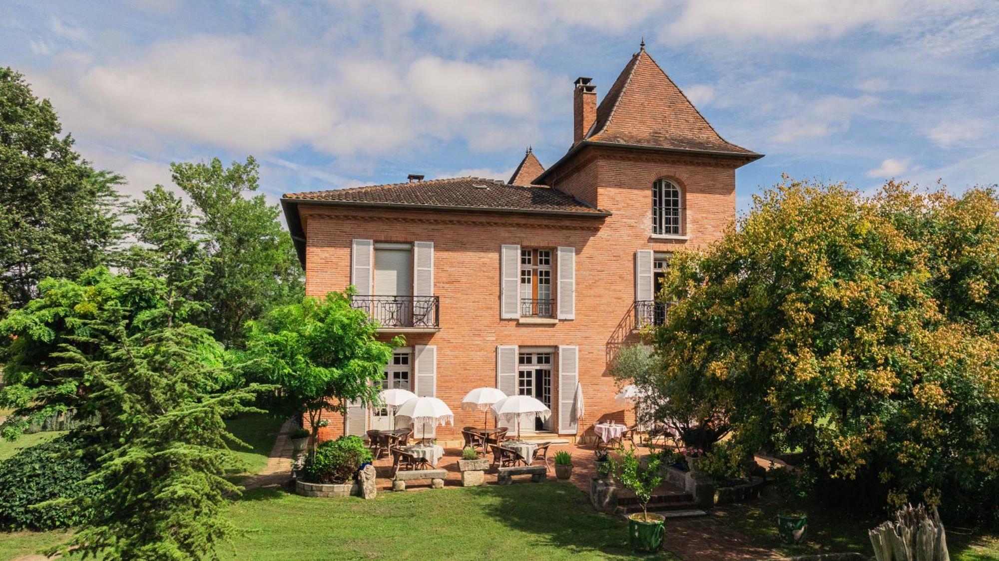 ホテル Castel Bois Marie, Maison D'Hotes モントーバン エクステリア 写真 The town hall in Saint-André-de-Pierre-Colamine
