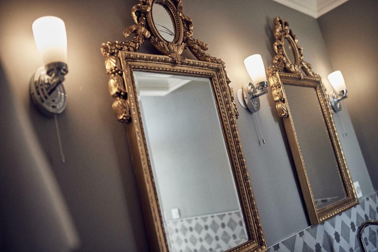 Castel Bois Marie, Maison D'Hotes モントーバン エクステリア 写真 Mirrors in a bathroom