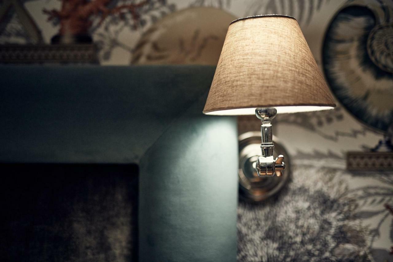 Castel Bois Marie, Maison D'Hotes モントーバン エクステリア 写真 A wall light